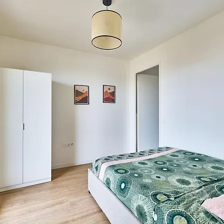 Apartment Parking Et Acces A Pied Rer B Et Metro Ligne 4 Bagneux (Hauts-de-Seine)